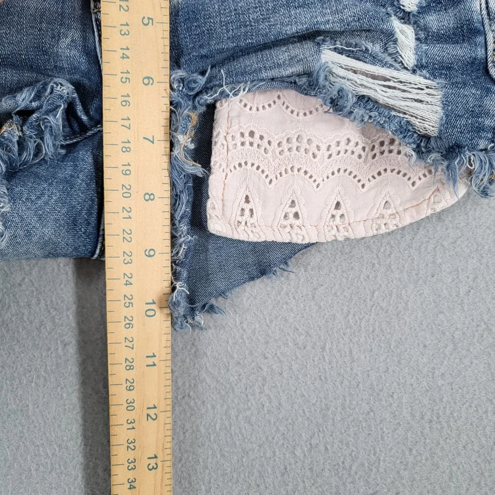 American Eagle Shorts Women's‎ 4 Pink Denim Distressed Lace Shortie Casual